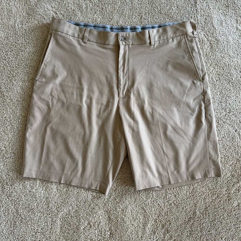 Walter Hagen Men's Beige Flat Front Shorts